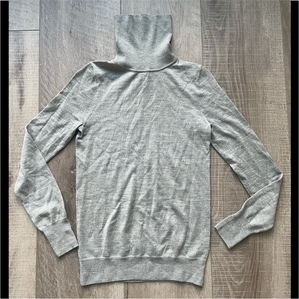 J. Crew Turtleneck Sweater in Gray Size Small